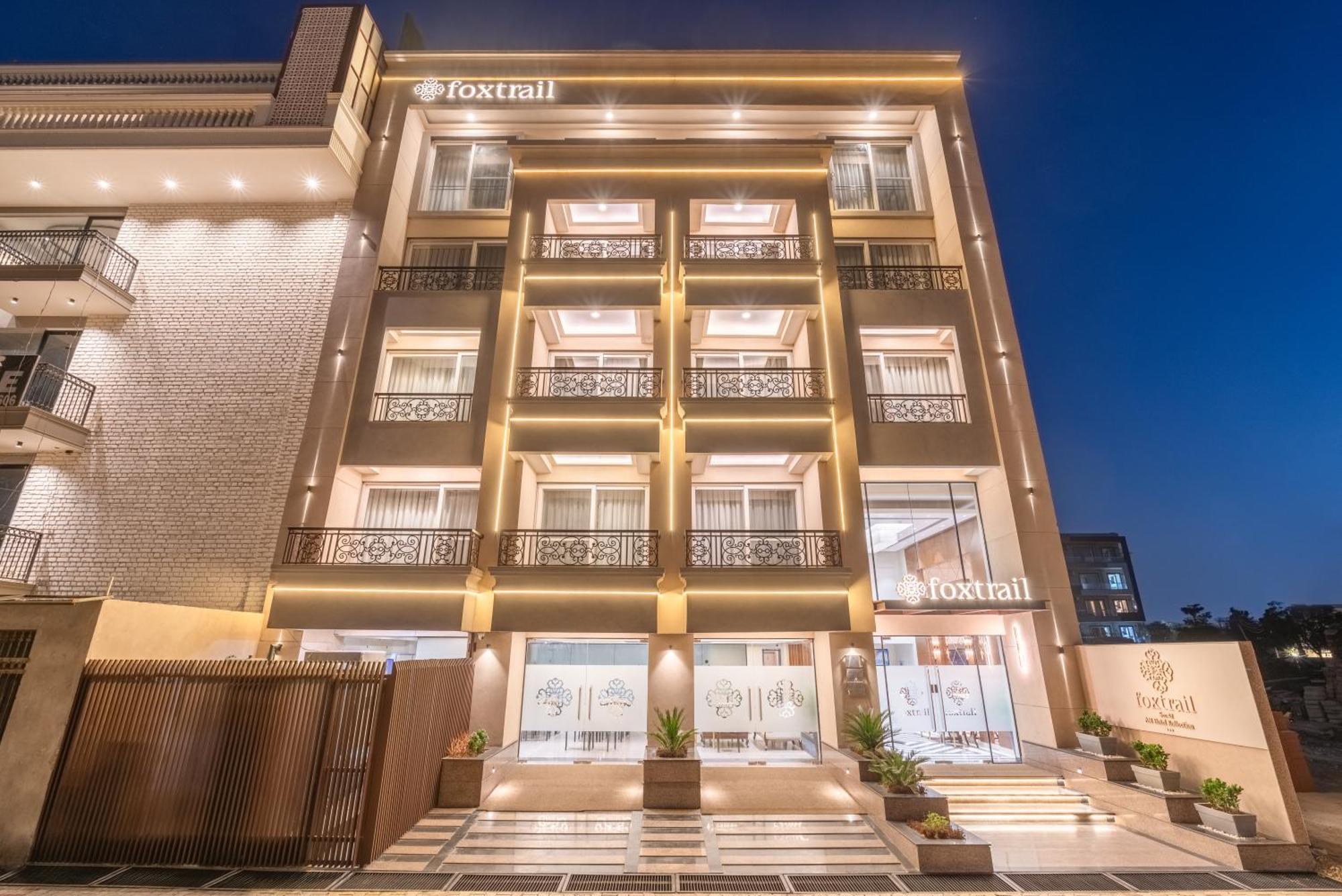 Foxtrail, Sector 42 - Am Hotel Kollection グルガウン エクステリア 写真